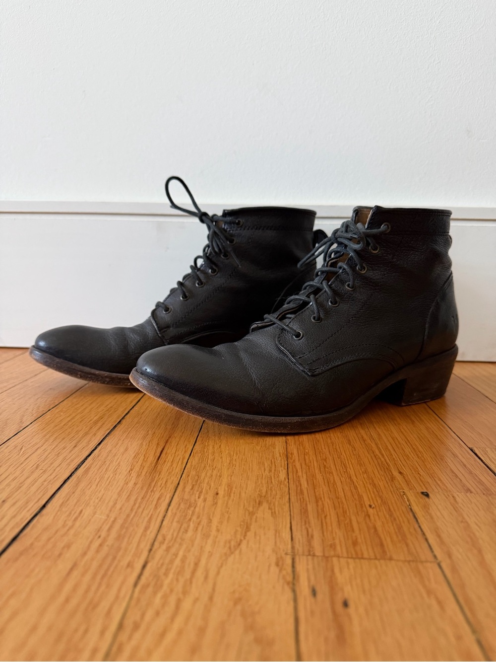 Women’s Frye Carson Black Leather Lace-Up Ankle Boots 9